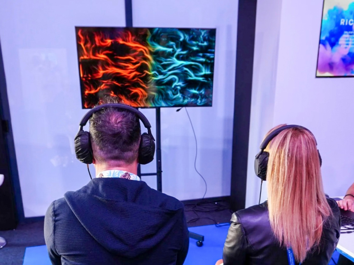 brainart con terziario donna alla conferenza di sistema confcommercio - marketing esperienziale per il business con neuroscienze, vibre